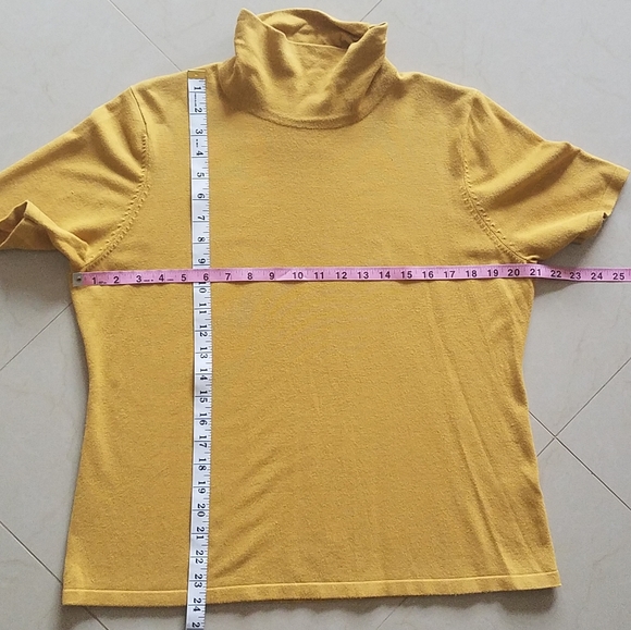 Yellow blouse. - Picture 3 of 5